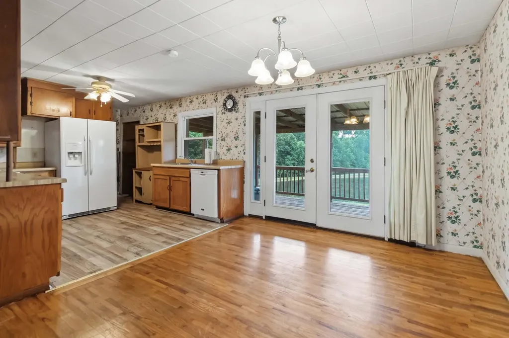 1015 Kentucky 70 Eubank KY 42567