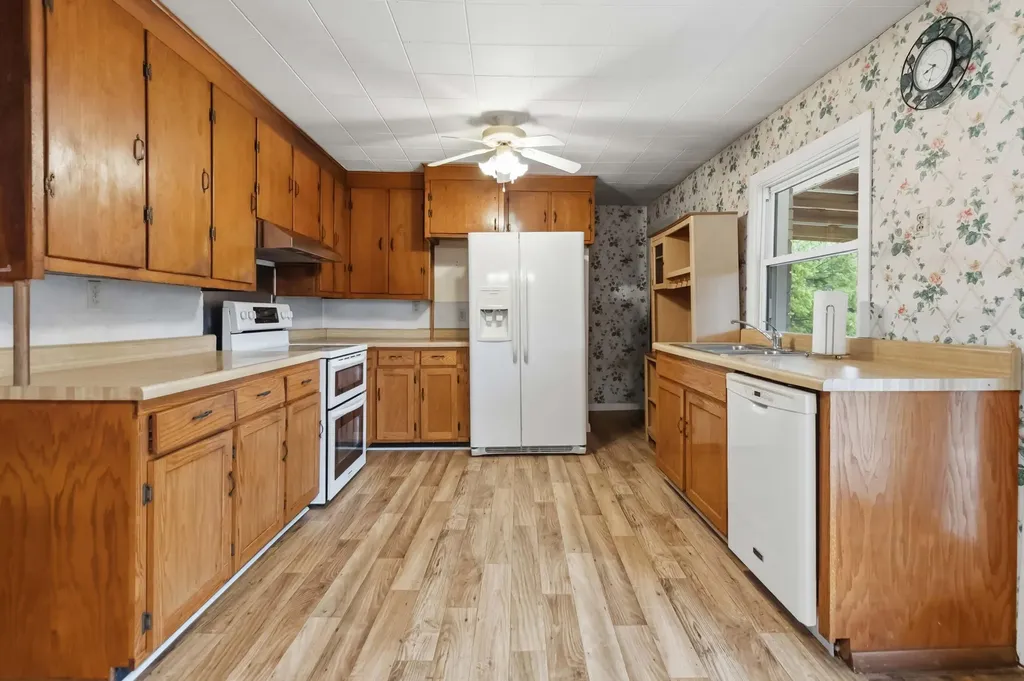 1015 Kentucky 70 Eubank KY 42567
