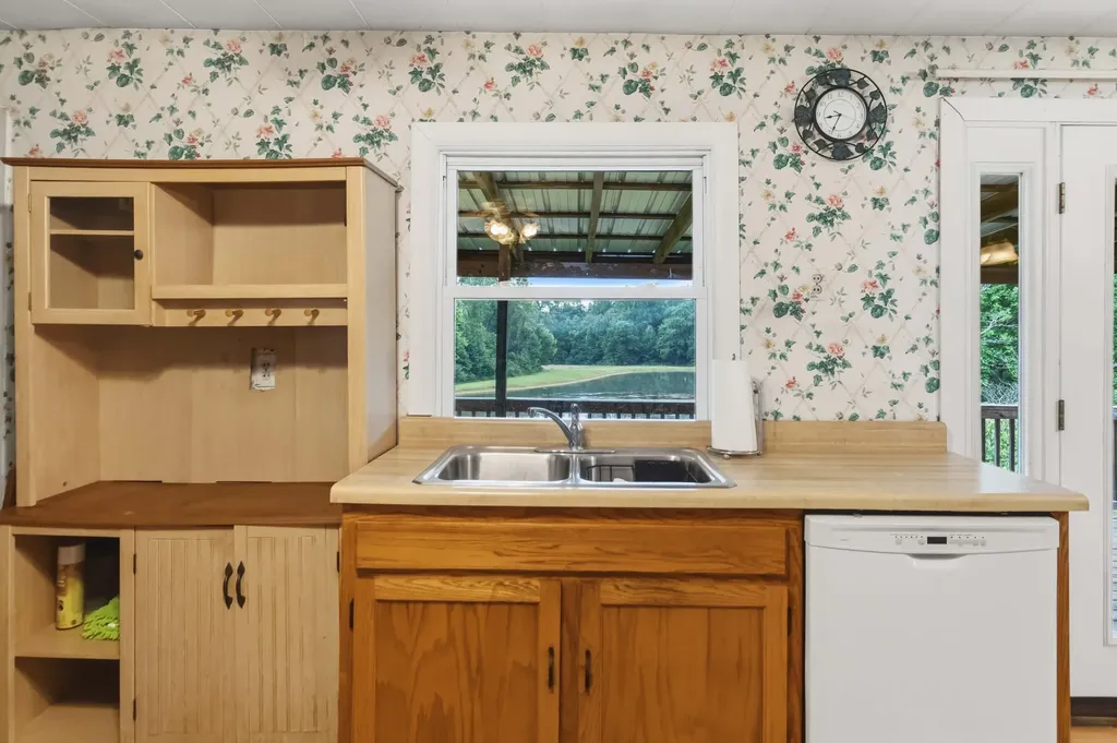 1015 Kentucky 70 Eubank KY 42567
