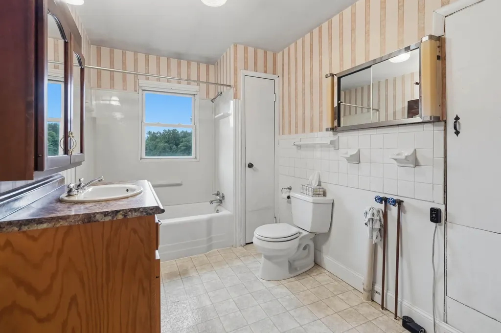 1015 Kentucky 70 Eubank KY 42567