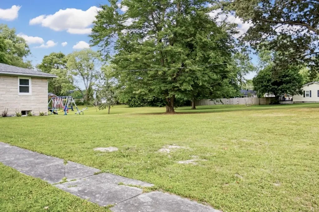 270 W Railroad Stanton KY 40380