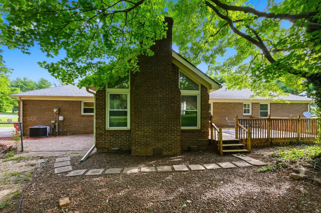 194 Old Coach Road Nicholasville KY 40356
