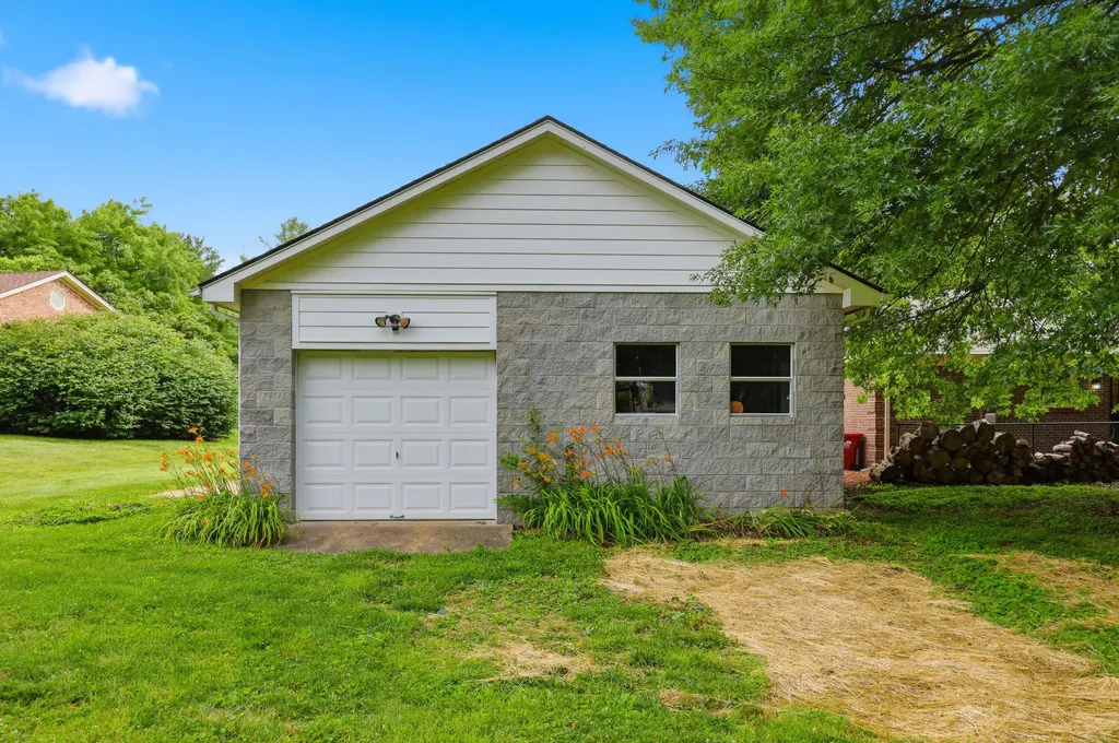 194 Old Coach Road Nicholasville KY 40356