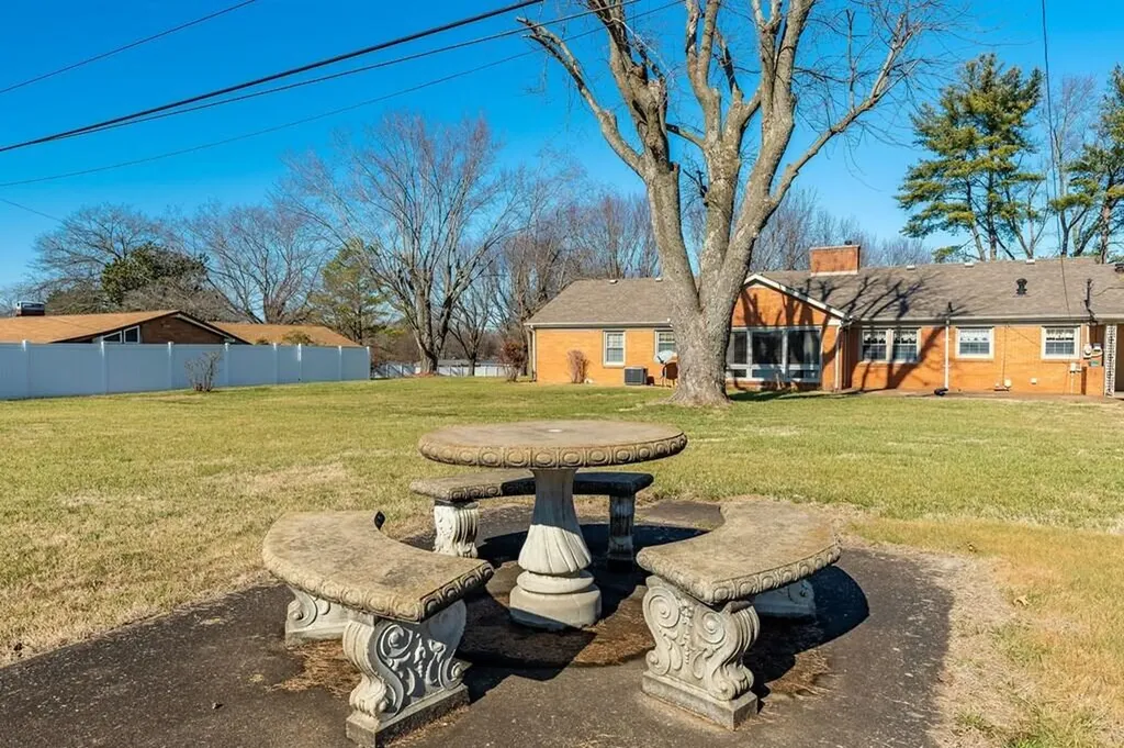 204 Ridgehill Drive Hopkinsville KY 42240
