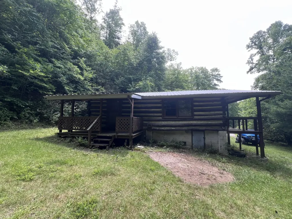 207 Jim Hollow Road Pineville KY 40977