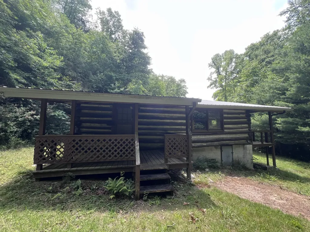 207 Jim Hollow Road Pineville KY 40977