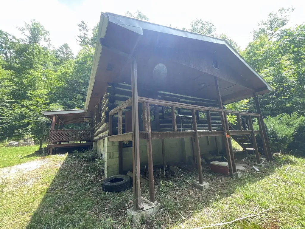 207 Jim Hollow Road Pineville KY 40977