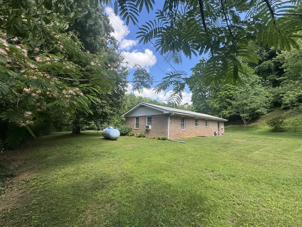5364 2025 Highway Booneville KY 41314
