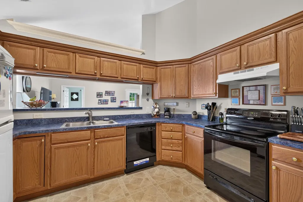 141 White Oak Trace Lexington KY 40511