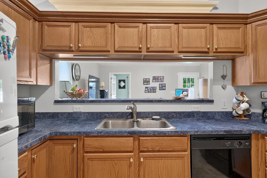 141 White Oak Trace Lexington KY 40511