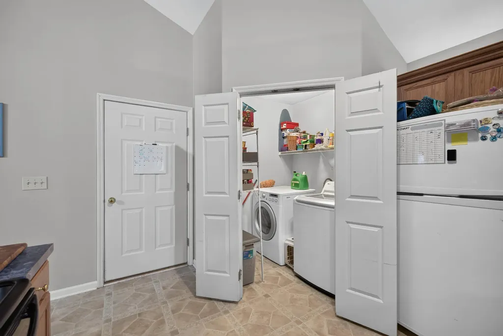 141 White Oak Trace Lexington KY 40511