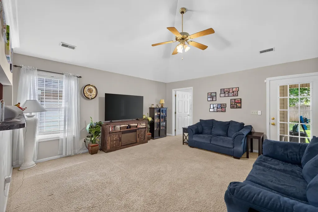 141 White Oak Trace Lexington KY 40511
