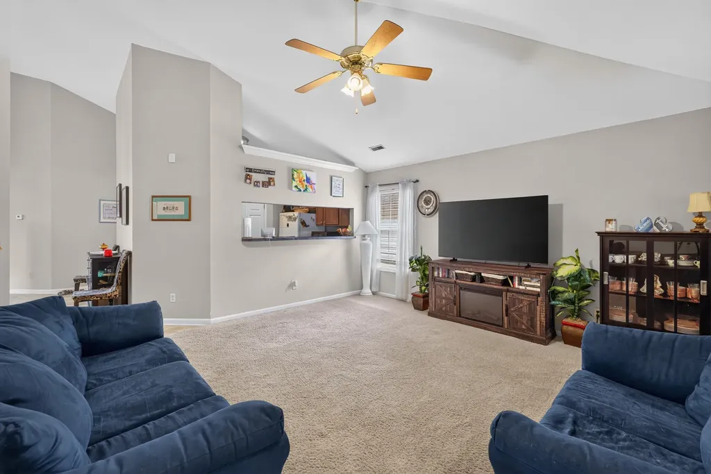 141 White Oak Trace Lexington KY 40511