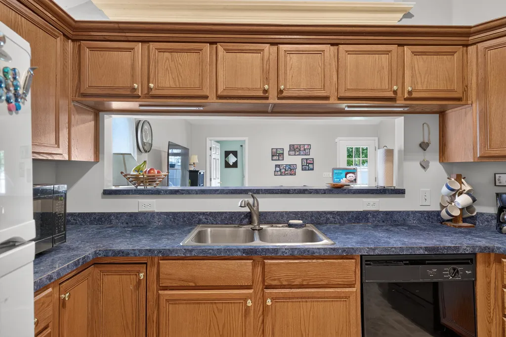 141 White Oak Trace Lexington KY 40511