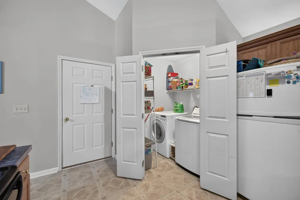 141 White Oak Trace Lexington KY 40511