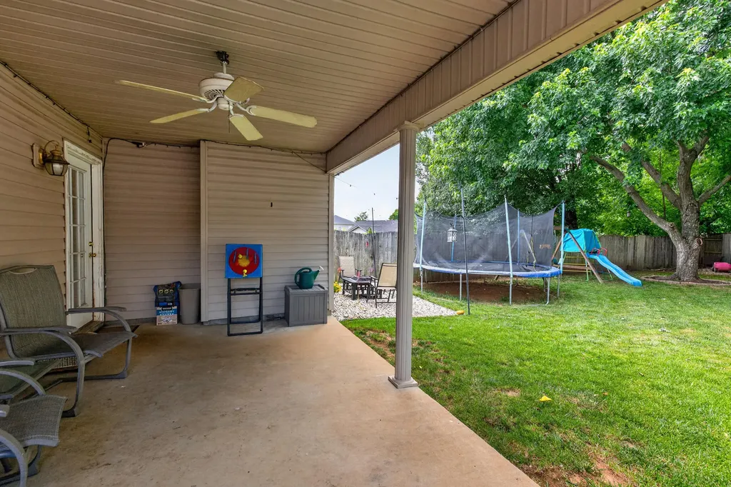 141 White Oak Trace Lexington KY 40511