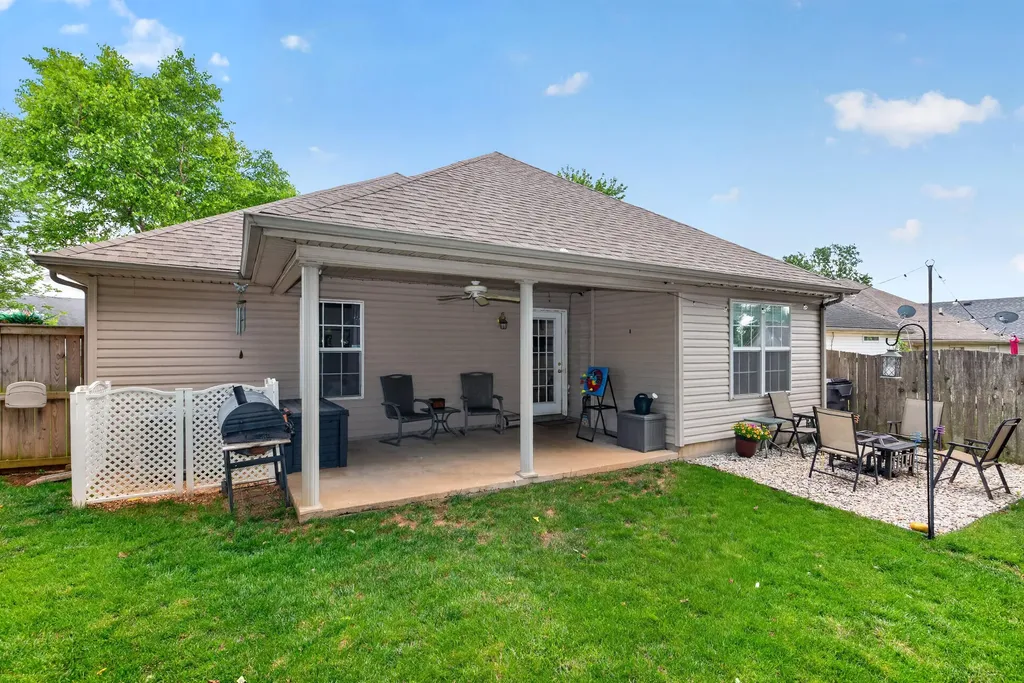141 White Oak Trace Lexington KY 40511