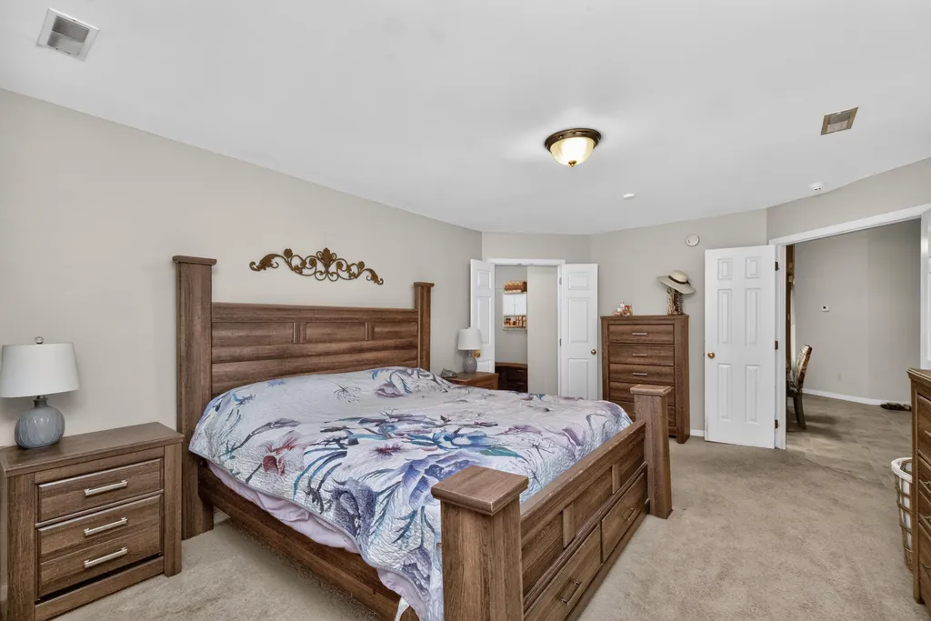 141 White Oak Trace Lexington KY 40511