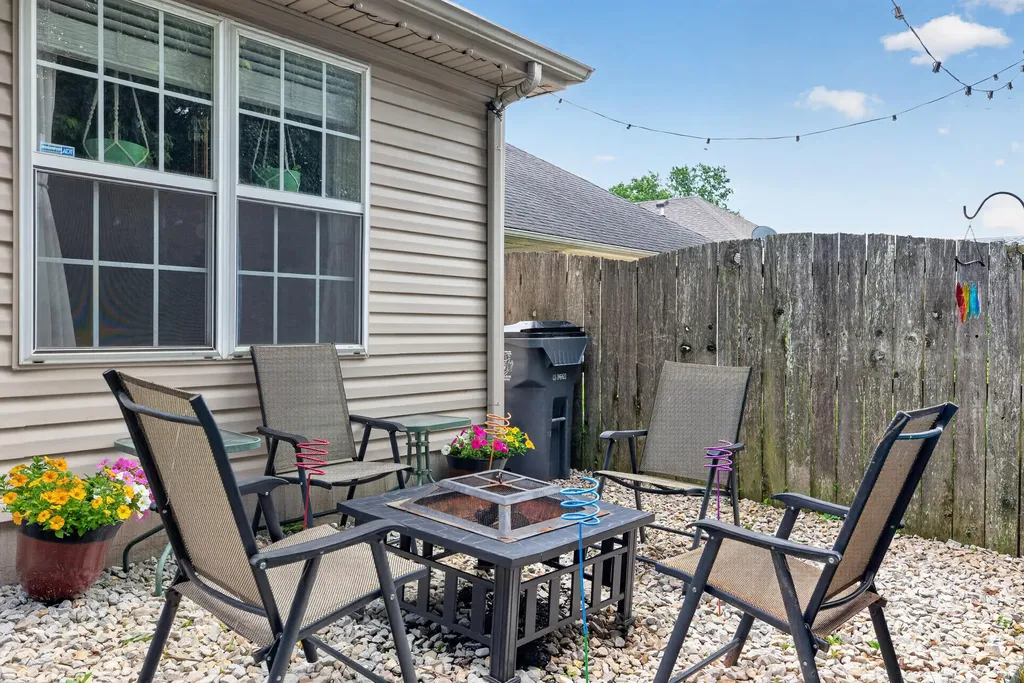 141 White Oak Trace Lexington KY 40511