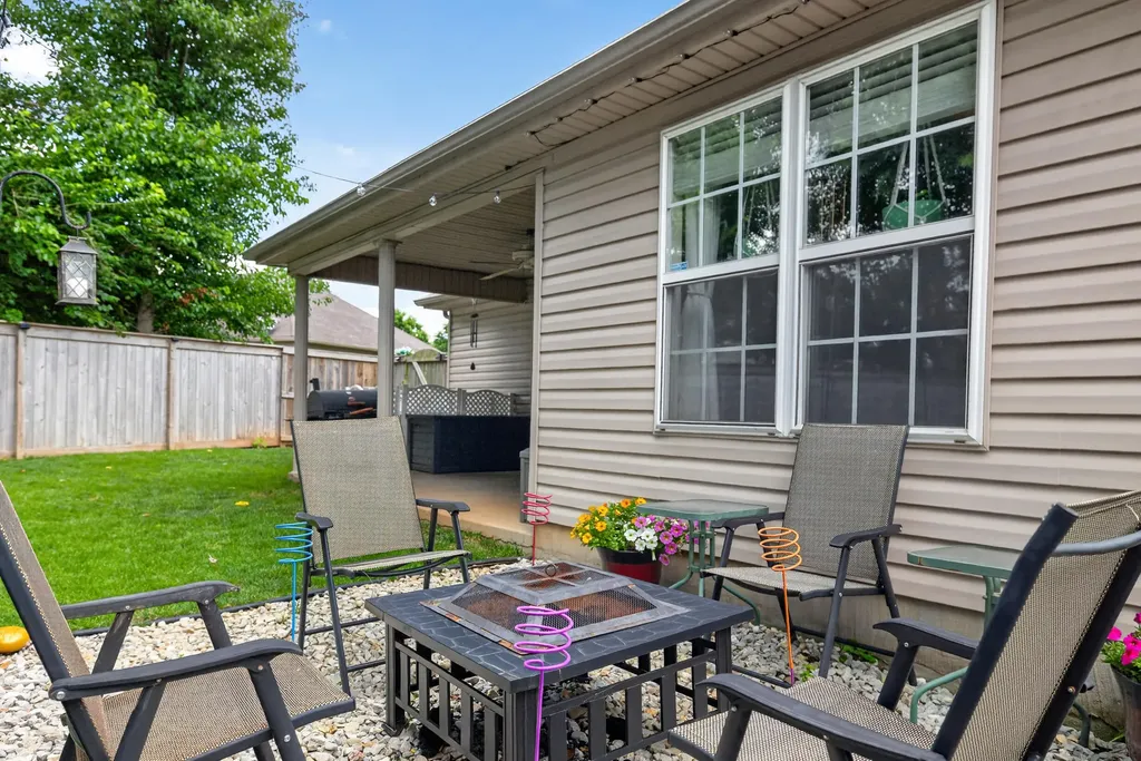 141 White Oak Trace Lexington KY 40511