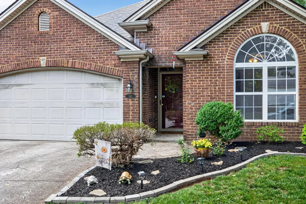 141 White Oak Trace Lexington KY 40511