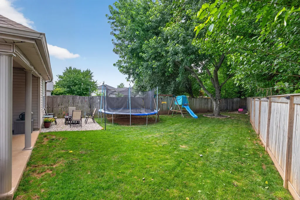 141 White Oak Trace Lexington KY 40511