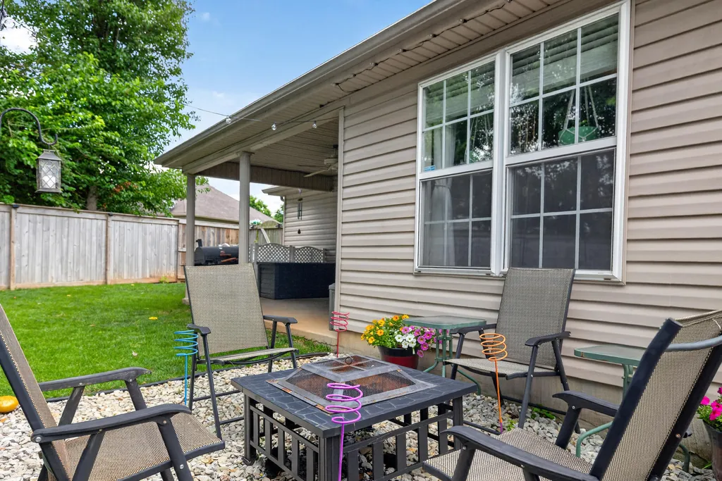 141 White Oak Trace Lexington KY 40511