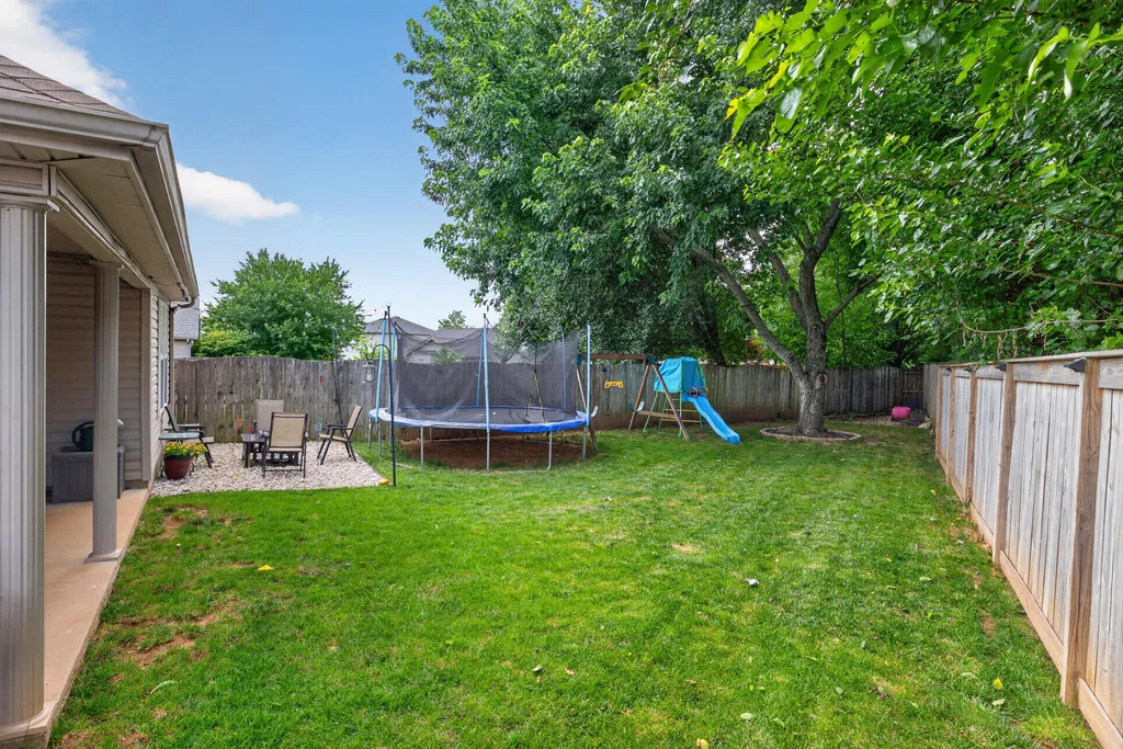 141 White Oak Trace Lexington KY 40511