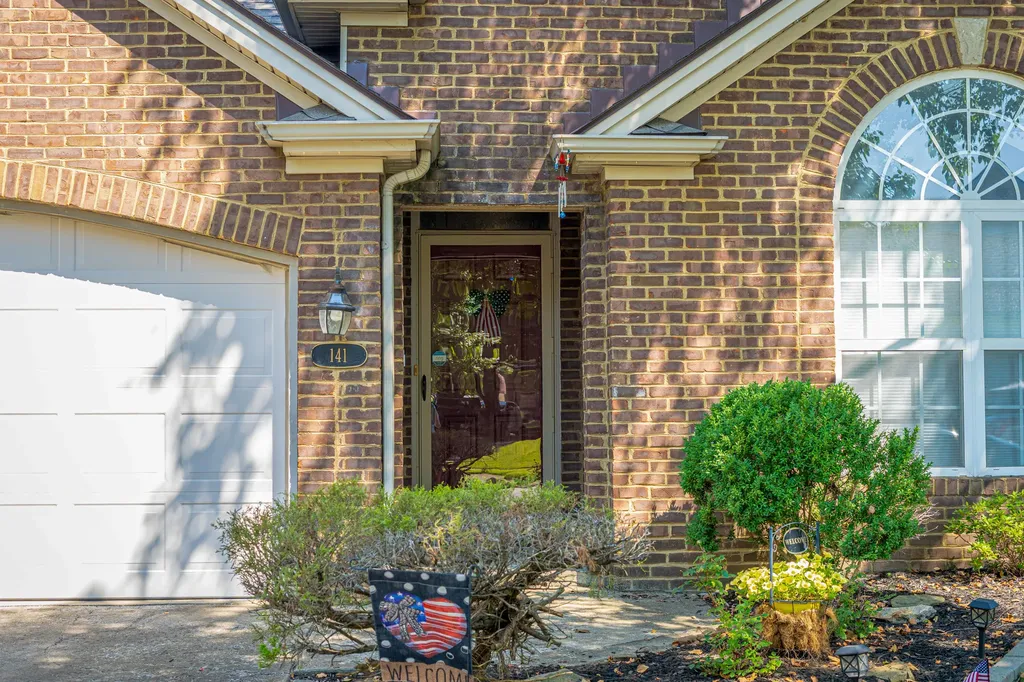 141 White Oak Trace Lexington KY 40511