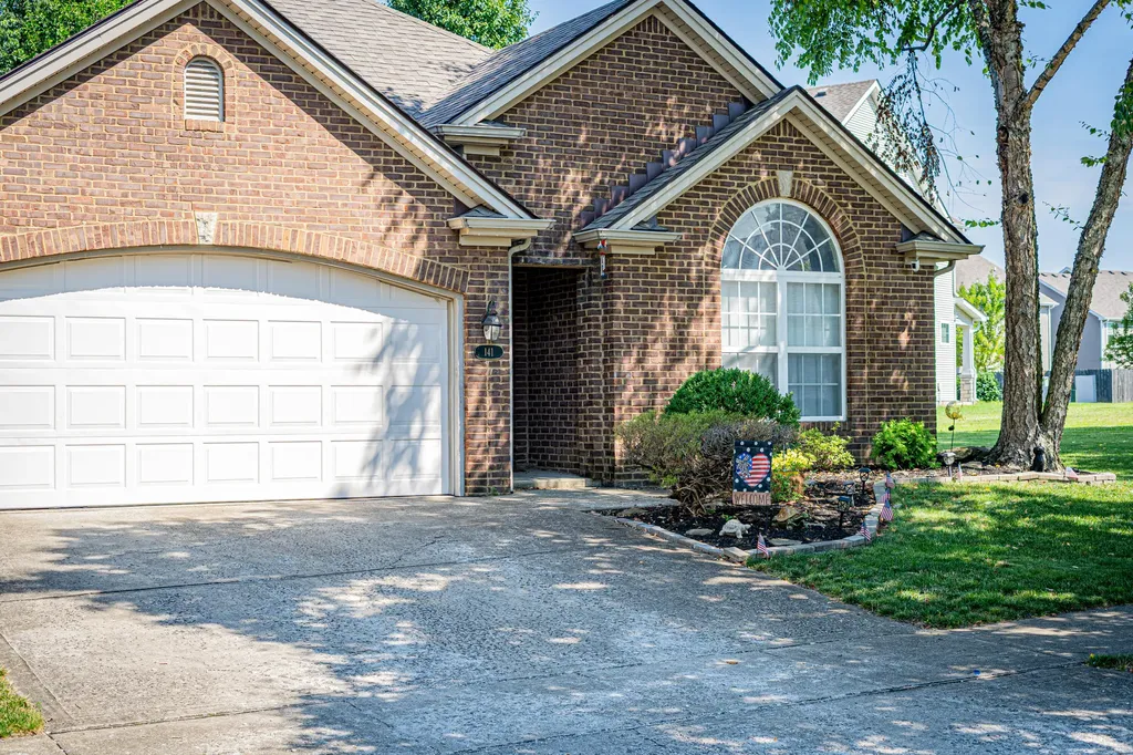 141 White Oak Trace Lexington KY 40511