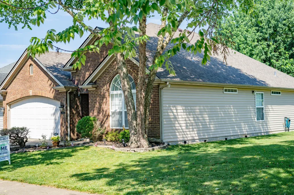 141 White Oak Trace Lexington KY 40511