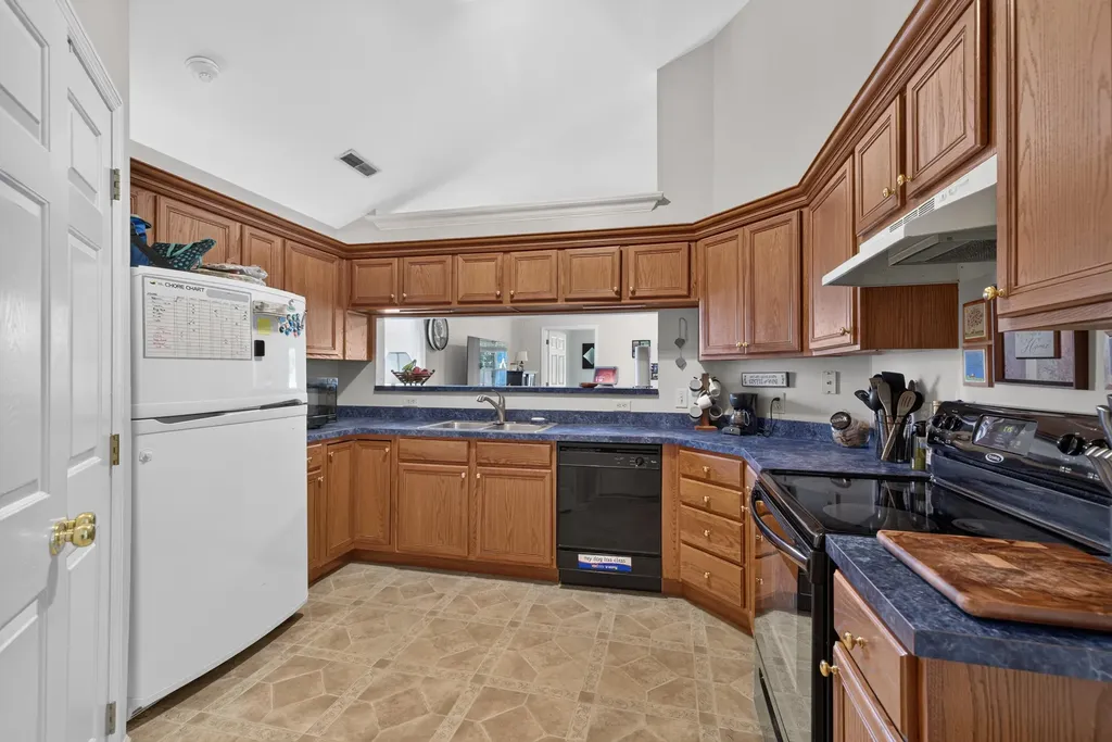 141 White Oak Trace Lexington KY 40511