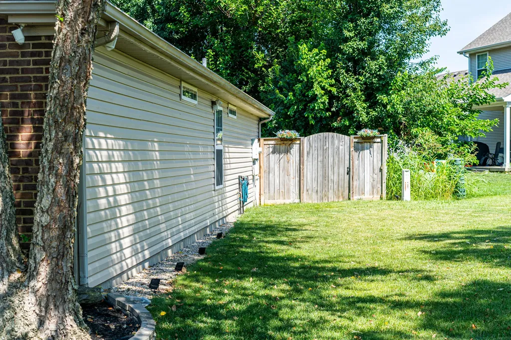 141 White Oak Trace Lexington KY 40511