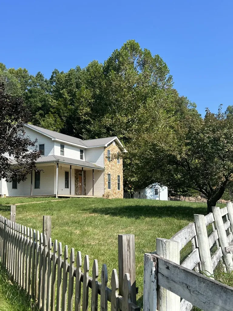 875 Upper Craney Road Morehead KY 40351