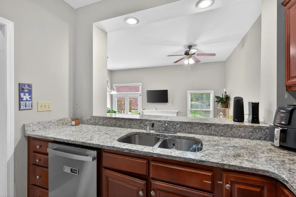 1625 Nicholasville Road Lexington KY 40503