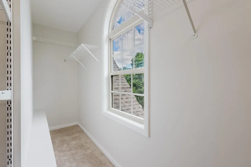 3052 Roundway Down Lane Lexington KY 40509