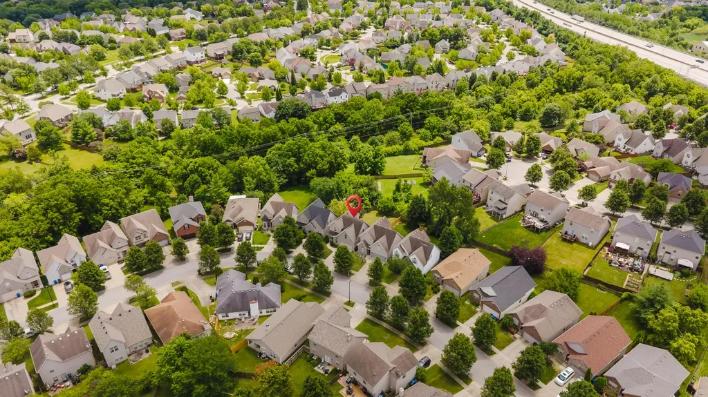 3052 Roundway Down Lane Lexington KY 40509