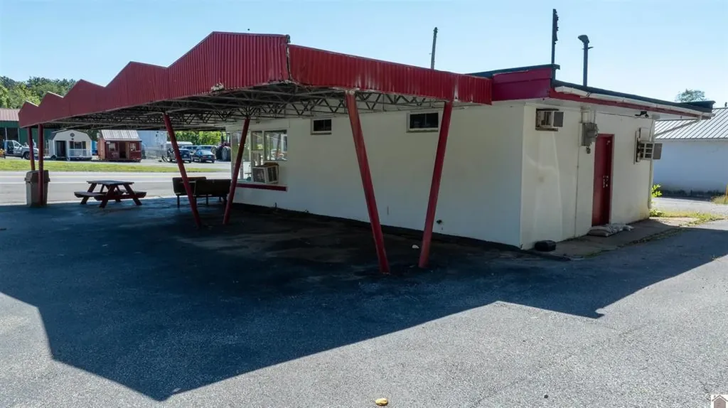 426 E Adair Street Smithland KY 42081