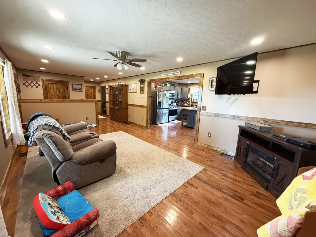 1410 Winston Road Irvine KY 40336