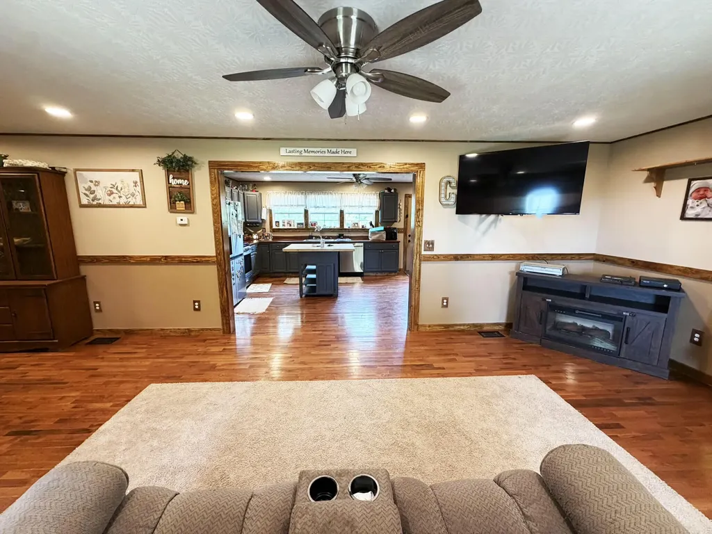 1410 Winston Road Irvine KY 40336
