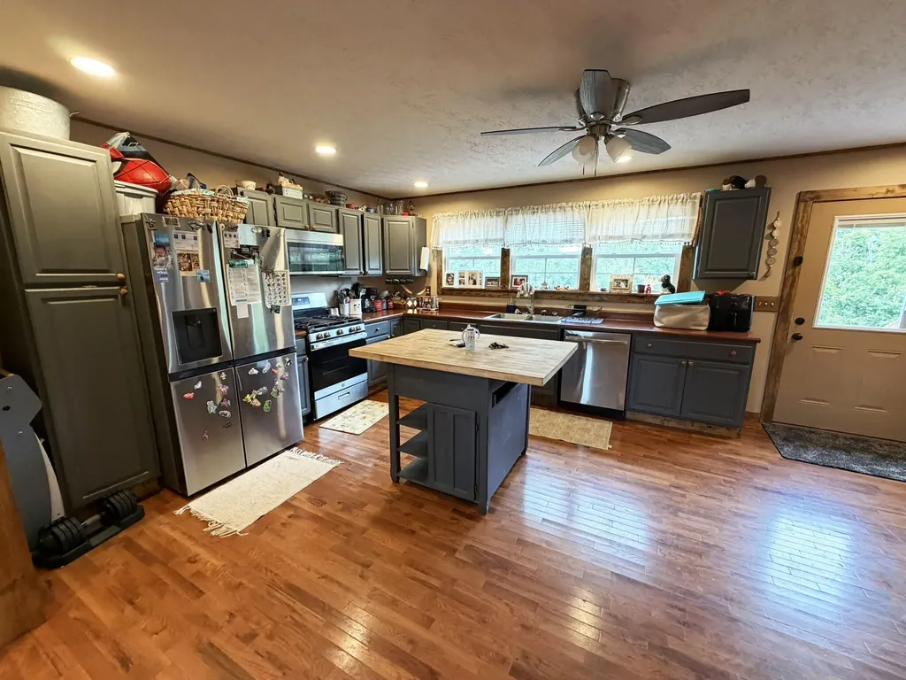 1410 Winston Road Irvine KY 40336
