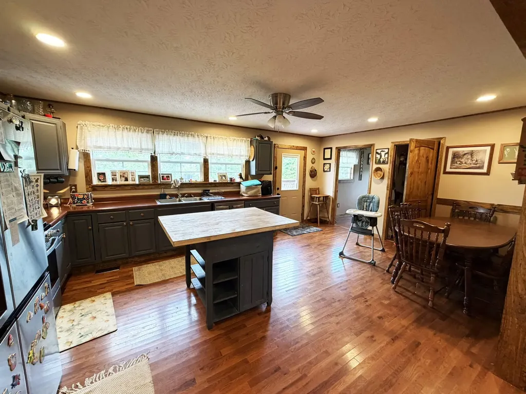 1410 Winston Road Irvine KY 40336