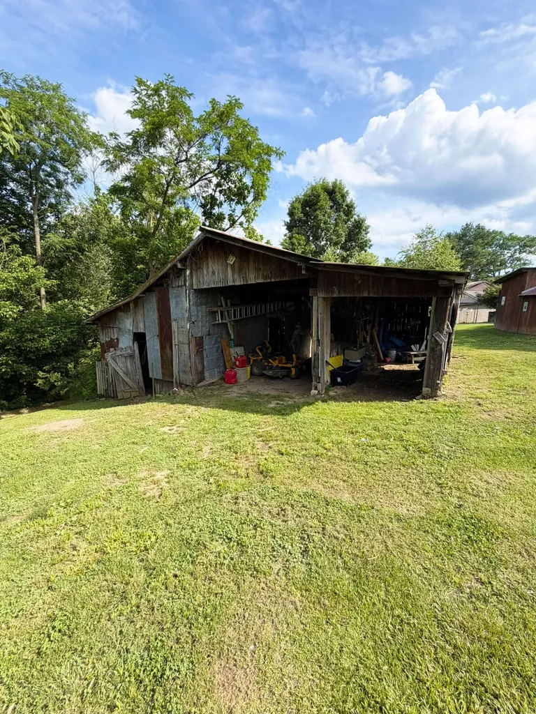1410 Winston Road Irvine KY 40336