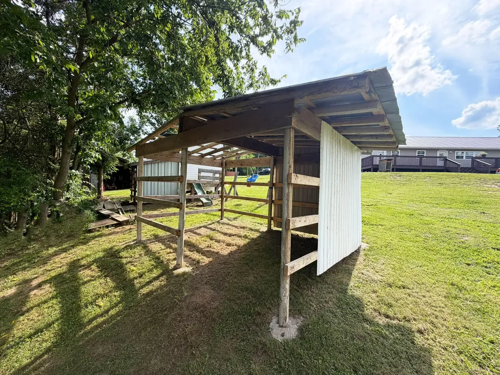 1410 Winston Road Irvine KY 40336