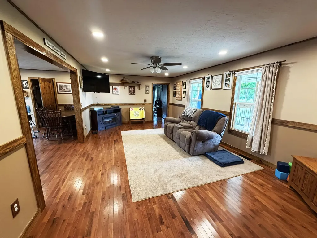 1410 Winston Road Irvine KY 40336