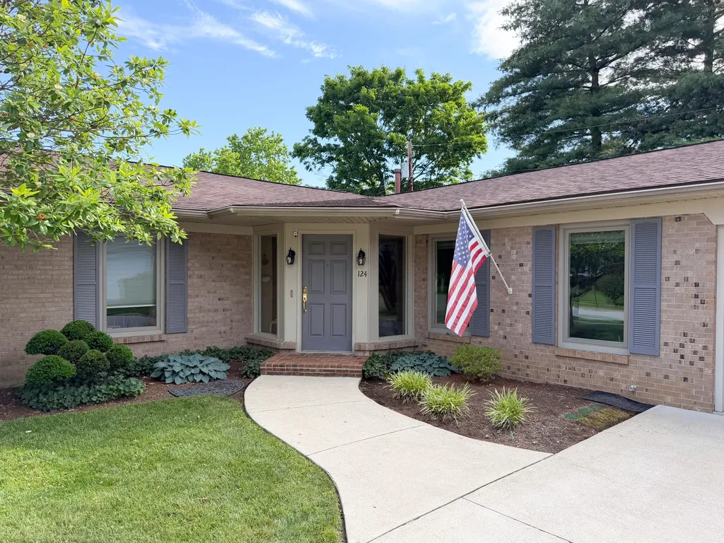 124 Yorkshire Court Versailles KY 40383