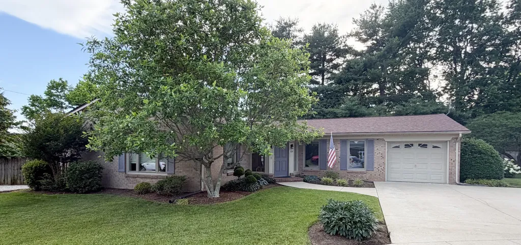 124 Yorkshire Court Versailles KY 40383