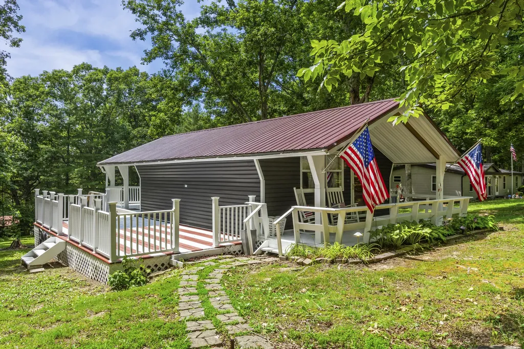 87 White Oak Lane Morehead KY 40351