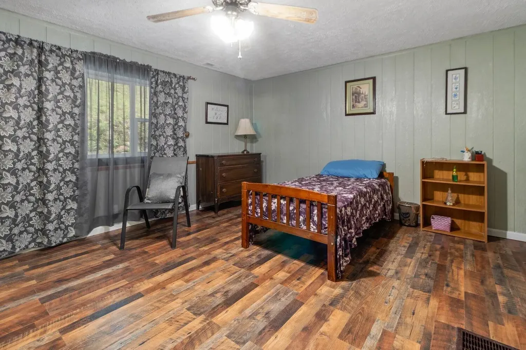 669 Whitaker Street Morehead KY 40351