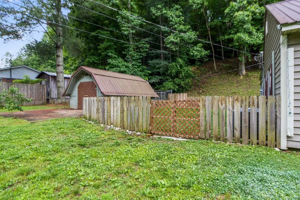 669 Whitaker Street Morehead KY 40351